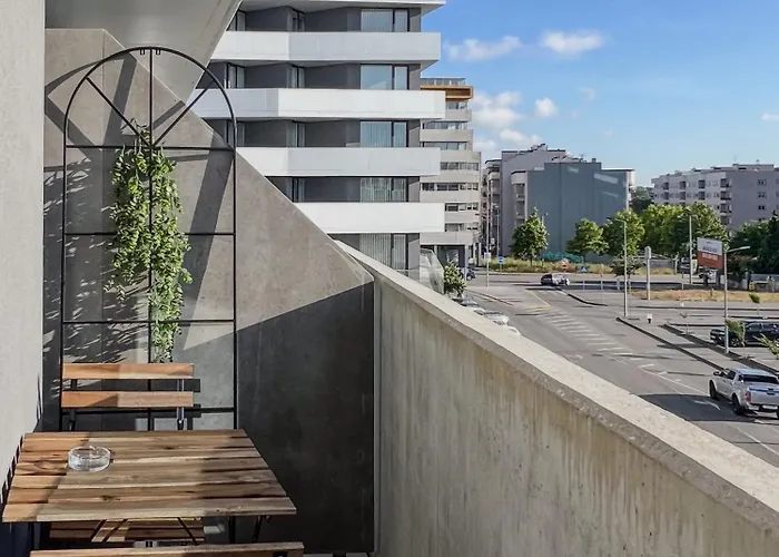 Em Com Estacionamento