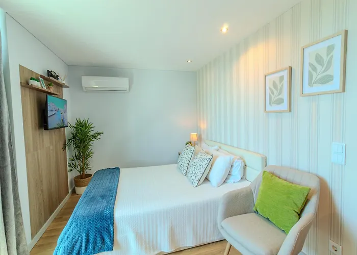 Em Com Estacionamento Apartment *